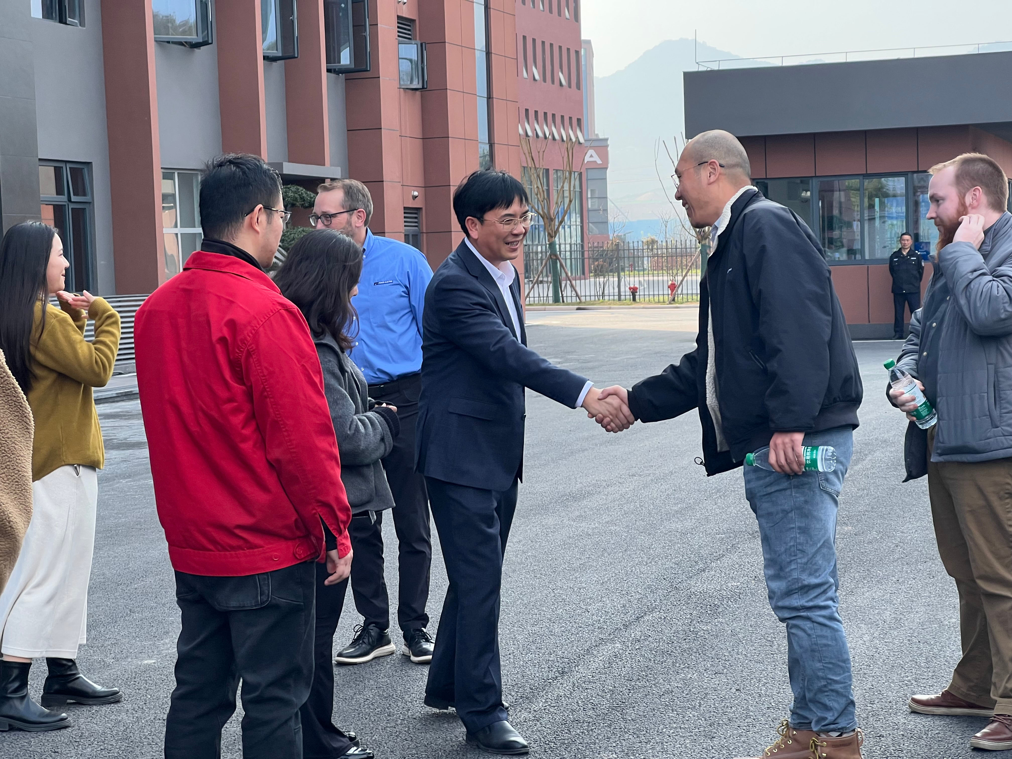 跨境合作再启航！美国PE公司高层代表团莅临我司参观互换，推动双赢发展